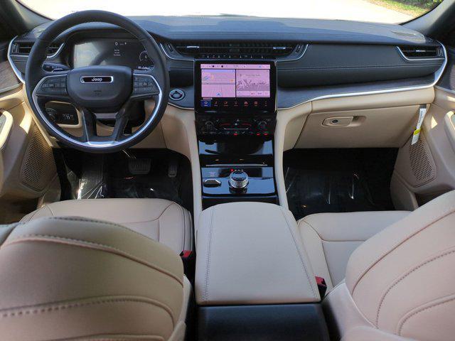 new 2025 Jeep Grand Cherokee car, priced at $38,492