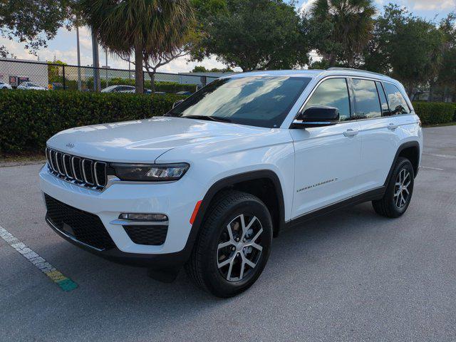 new 2025 Jeep Grand Cherokee car, priced at $38,492