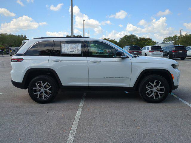 new 2025 Jeep Grand Cherokee car, priced at $38,492