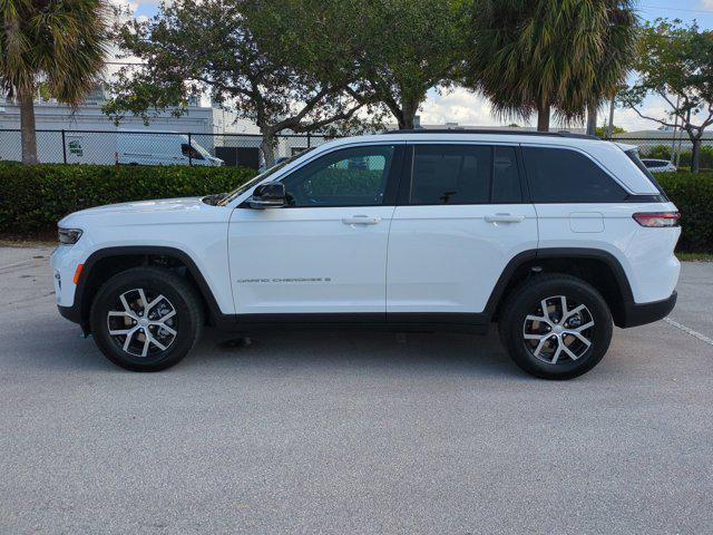 new 2025 Jeep Grand Cherokee car, priced at $38,492