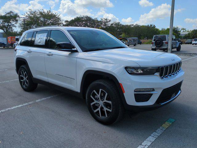 new 2025 Jeep Grand Cherokee car, priced at $38,492