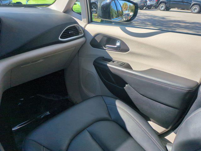 used 2024 Chrysler Pacifica car, priced at $25,919