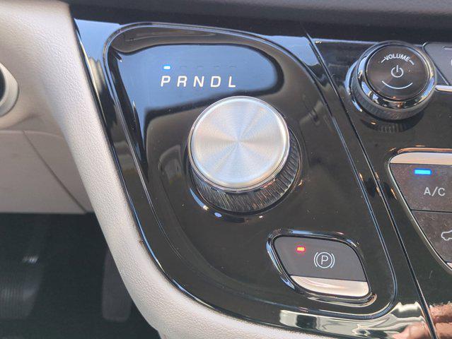 used 2024 Chrysler Pacifica car, priced at $25,919