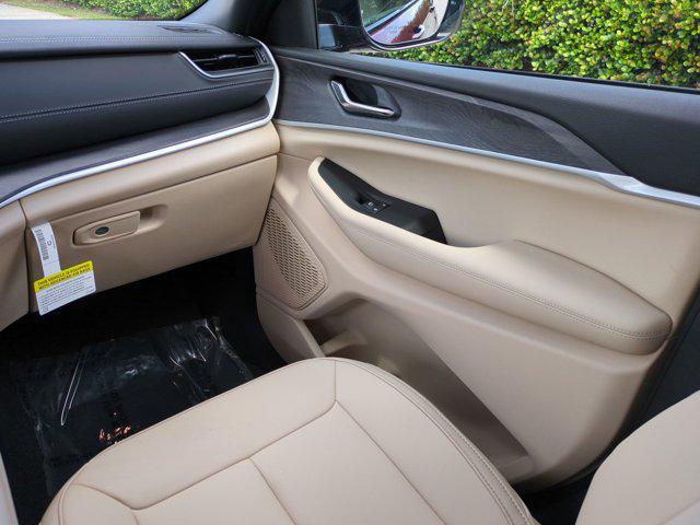 new 2025 Jeep Grand Cherokee car, priced at $37,446