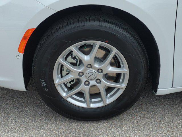 new 2025 Chrysler Pacifica car, priced at $40,246