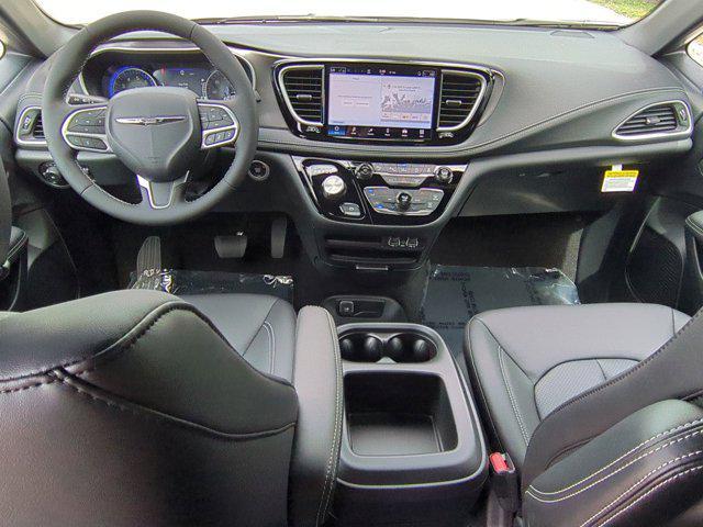 new 2025 Chrysler Pacifica car, priced at $40,246