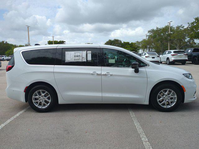 new 2025 Chrysler Pacifica car, priced at $40,246