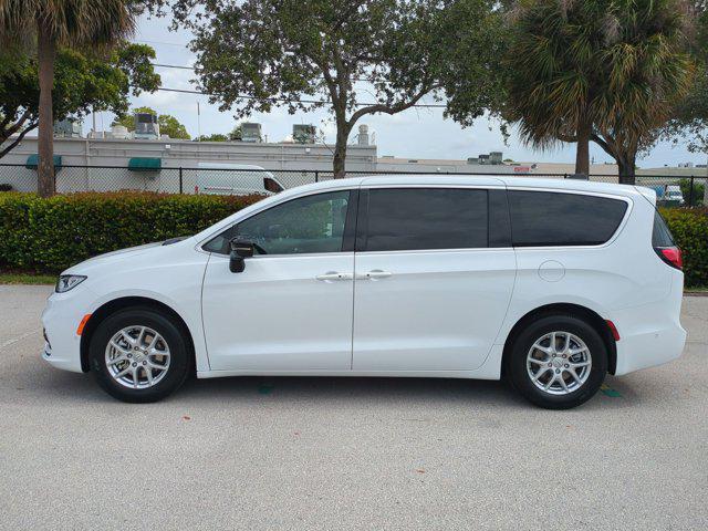 new 2025 Chrysler Pacifica car, priced at $40,246