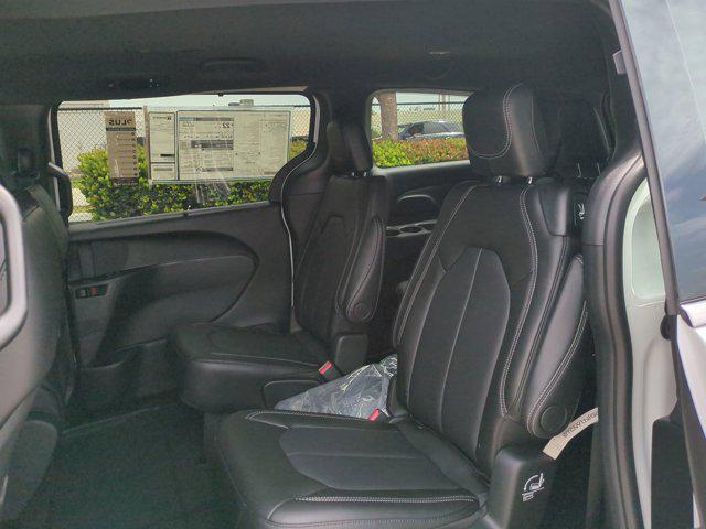 new 2025 Chrysler Pacifica car, priced at $40,246