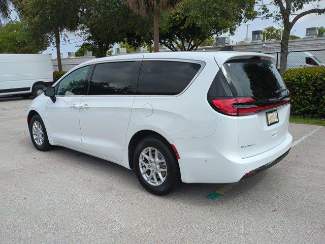 new 2025 Chrysler Pacifica car, priced at $40,246