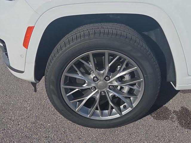 new 2025 Jeep Grand Cherokee L car, priced at $57,182