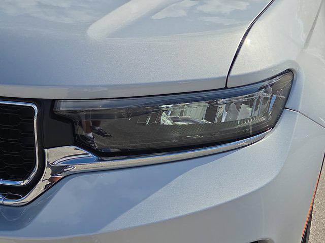 new 2025 Jeep Grand Cherokee car, priced at $32,395