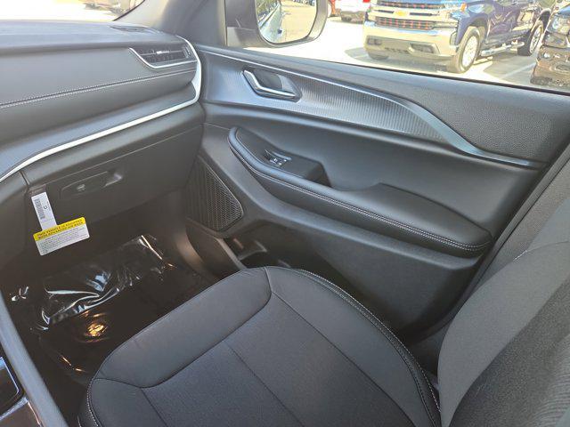 new 2025 Jeep Grand Cherokee car, priced at $32,395