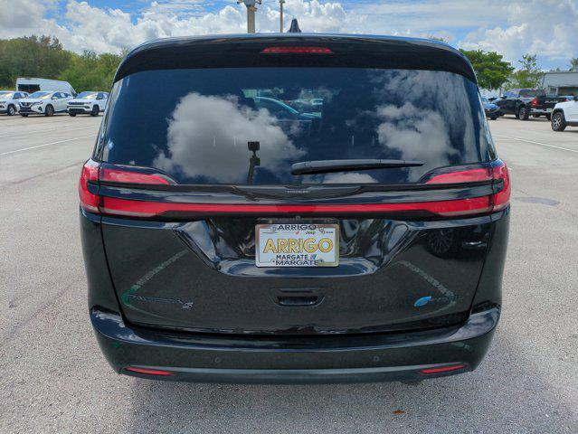 used 2022 Chrysler Pacifica Hybrid car, priced at $29,500