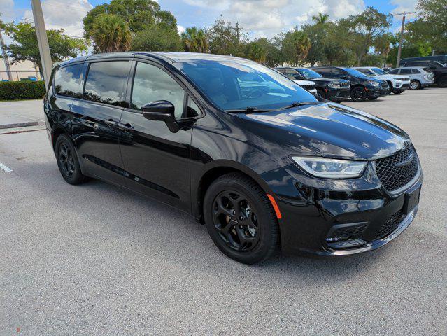 used 2022 Chrysler Pacifica Hybrid car, priced at $29,500