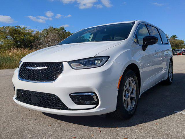 new 2024 Chrysler Pacifica car, priced at $42,165