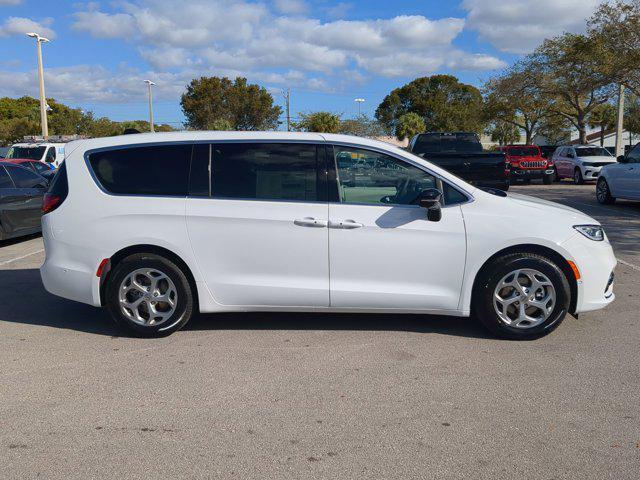 new 2024 Chrysler Pacifica car, priced at $42,165