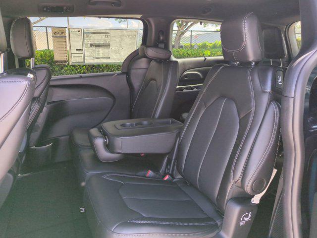 new 2025 Chrysler Pacifica car, priced at $45,279