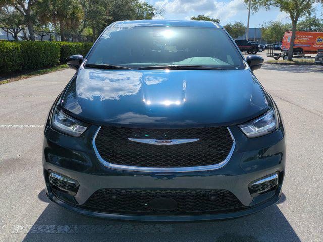 new 2025 Chrysler Pacifica car, priced at $45,279