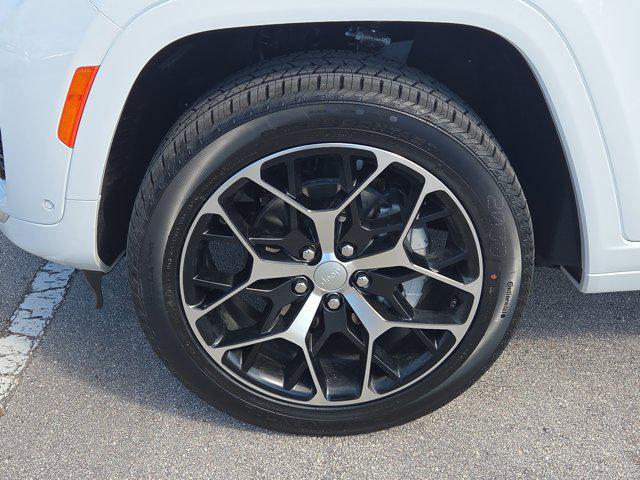 new 2025 Jeep Grand Cherokee car, priced at $59,739