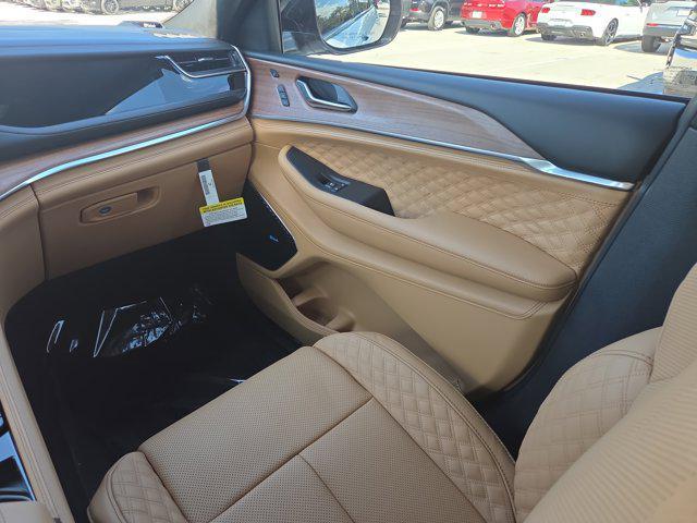 new 2025 Jeep Grand Cherokee car, priced at $59,739