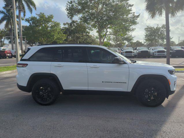 used 2024 Jeep Grand Cherokee car, priced at $39,997