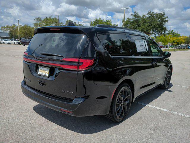new 2025 Chrysler Pacifica car, priced at $45,867