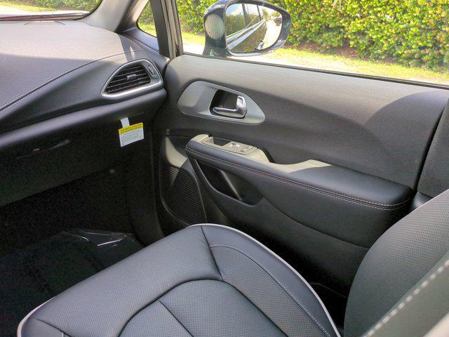 new 2025 Chrysler Pacifica car, priced at $45,867