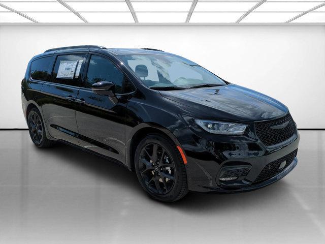new 2025 Chrysler Pacifica car, priced at $45,867