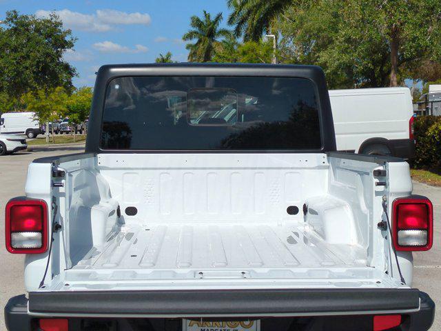 new 2025 Jeep Gladiator car, priced at $39,482