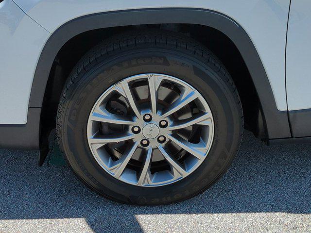 used 2020 Jeep Cherokee car, priced at $17,991