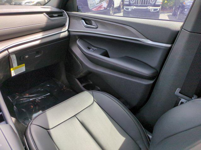 new 2025 Jeep Grand Cherokee car, priced at $38,060