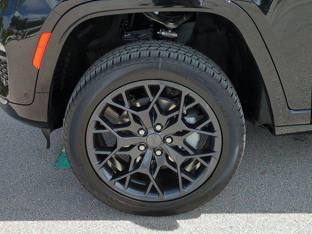 new 2025 Jeep Grand Cherokee car, priced at $60,549