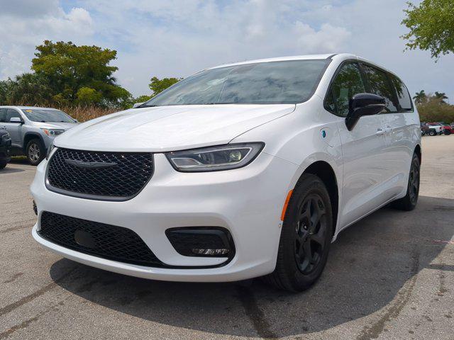 new 2024 Chrysler Pacifica Hybrid car, priced at $53,100