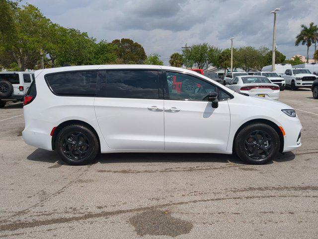 new 2024 Chrysler Pacifica Hybrid car, priced at $53,100