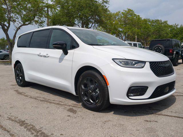 new 2024 Chrysler Pacifica Hybrid car, priced at $53,100