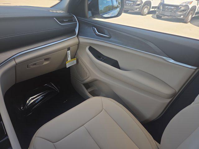 new 2025 Jeep Grand Cherokee car, priced at $35,007