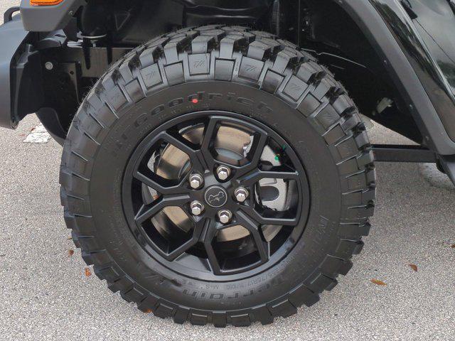 new 2025 Jeep Gladiator car, priced at $44,173