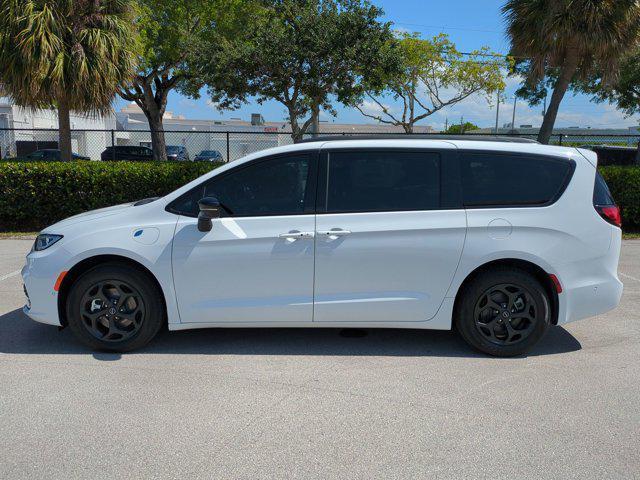 new 2025 Chrysler Pacifica Hybrid car, priced at $47,748