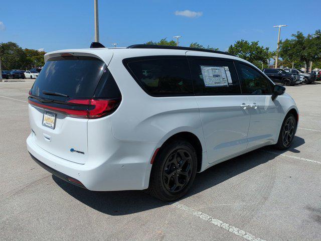 new 2025 Chrysler Pacifica Hybrid car, priced at $47,748