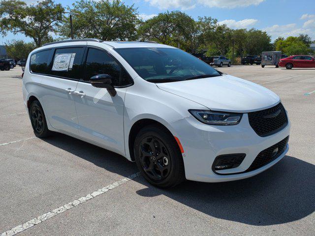 new 2025 Chrysler Pacifica Hybrid car, priced at $47,748