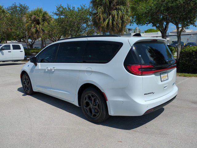 new 2025 Chrysler Pacifica Hybrid car, priced at $47,748
