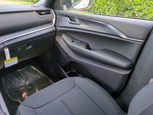 new 2025 Jeep Grand Cherokee car, priced at $33,704