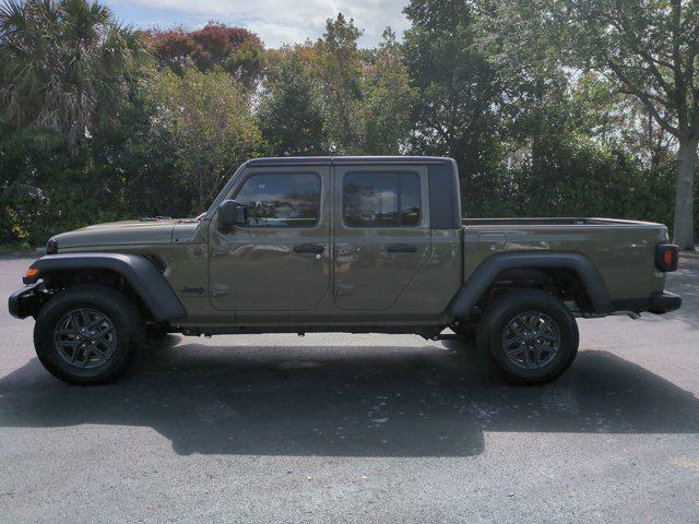 new 2025 Jeep Gladiator car, priced at $40,042