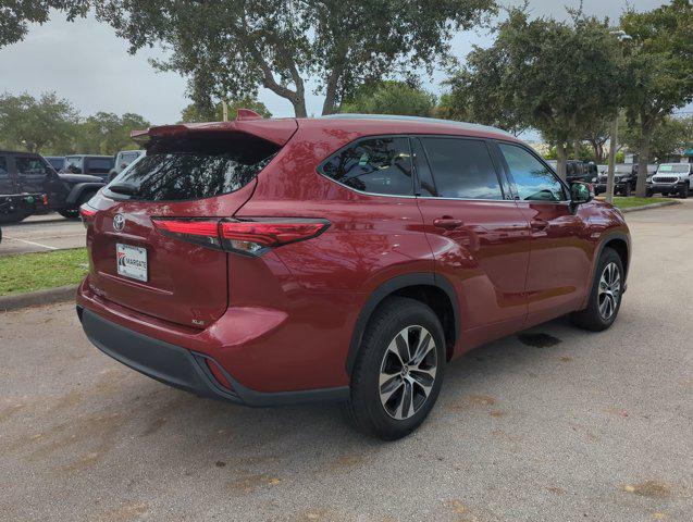 used 2021 Toyota Highlander car, priced at $34,997