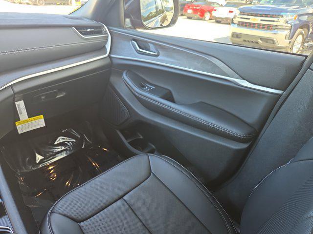 new 2025 Jeep Grand Cherokee car, priced at $45,846