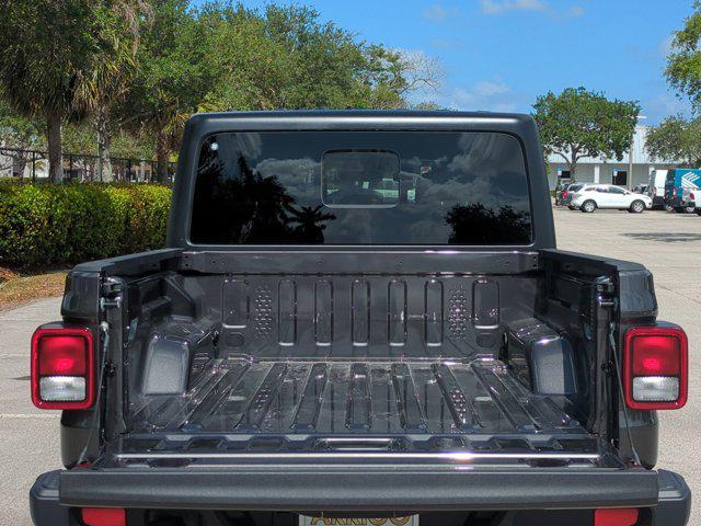new 2025 Jeep Gladiator car, priced at $38,073