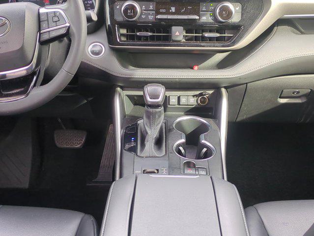 used 2020 Toyota Highlander car, priced at $22,421