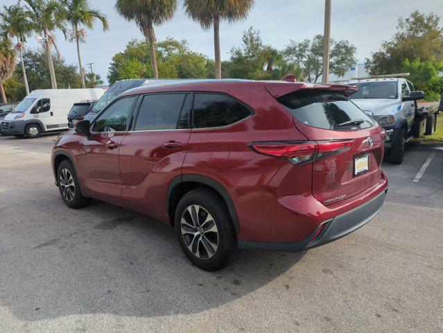 used 2020 Toyota Highlander car, priced at $22,421