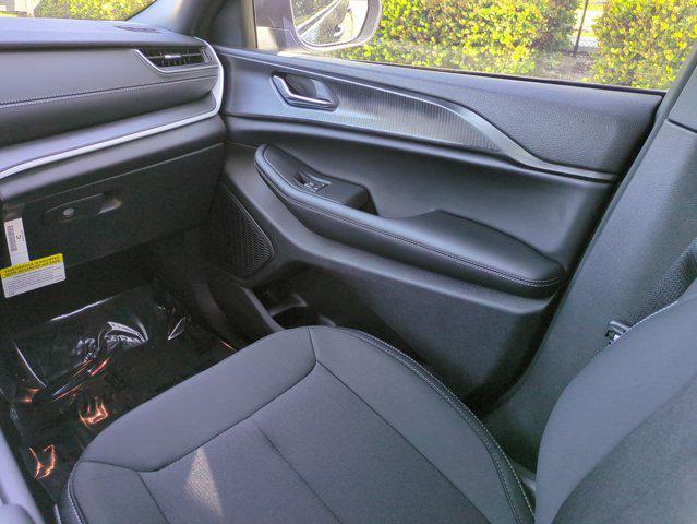 new 2025 Jeep Grand Cherokee car, priced at $37,650